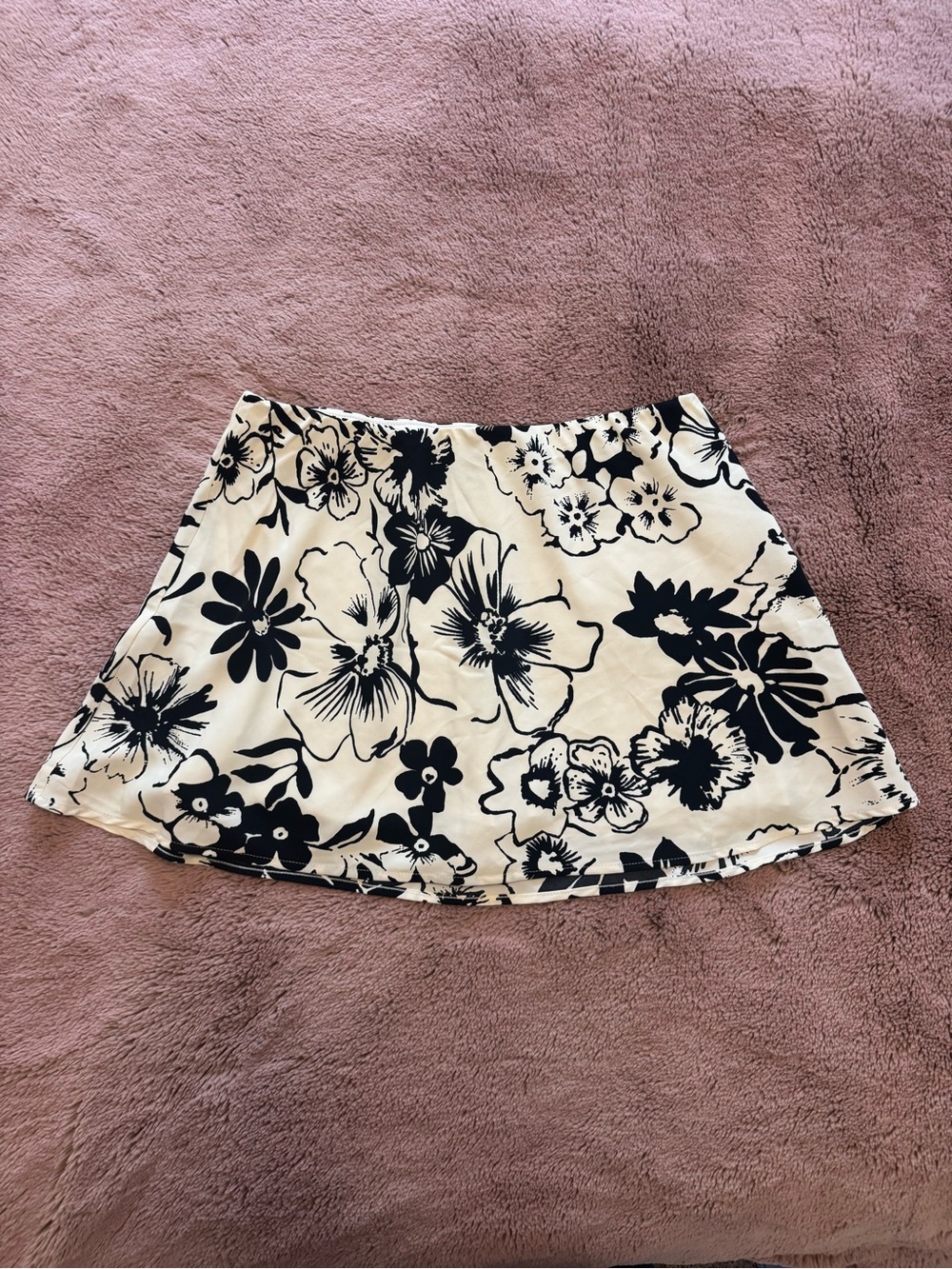 Abercrombie & Fitch Cream and Black Patterned skirt